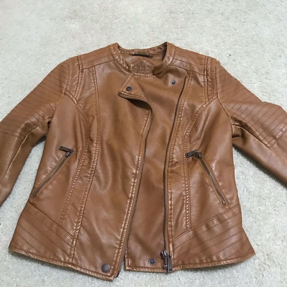 Brown leather jacket with zipper detail